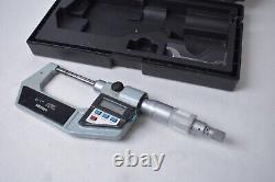 Mitutoyo 0-1, 406-711-10 micrometer and Metric Digital Non-Rotating Spindle