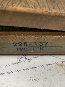 Mitutoyo 226-137 Digit Thread Micrometer 0-1.001 with 4 Anvils Sets. Metric