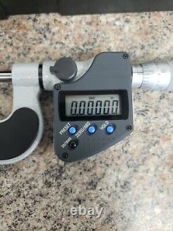 Mitutoyo 326-351-30 IP65 Screw Thread Digital Micrometer 0-1.00005