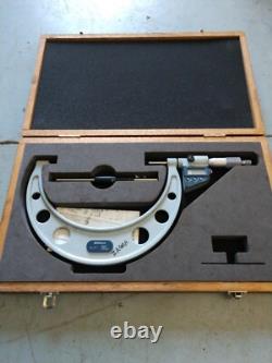 Mitutoyo 6-7 Digital Micrometer in wooden case 293-753-30