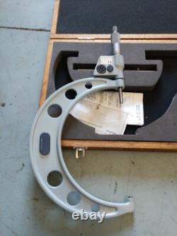 Mitutoyo 6-7 Digital Micrometer in wooden case 293-753-30