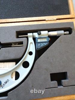 Mitutoyo 6-7 Digital Micrometer in wooden case 293-753-30
