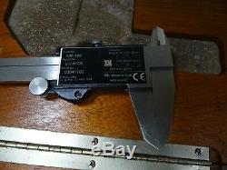 Mitutoyo Digital Caliper CD-6CS, Micrometer 293-765-30 in wood case