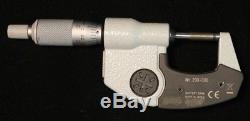 Mitutoyo Digital Micrometer 293-330 with case