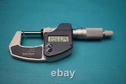 Used Mitutoyo Digital Micrometer 0-1 293-831-30 With Case